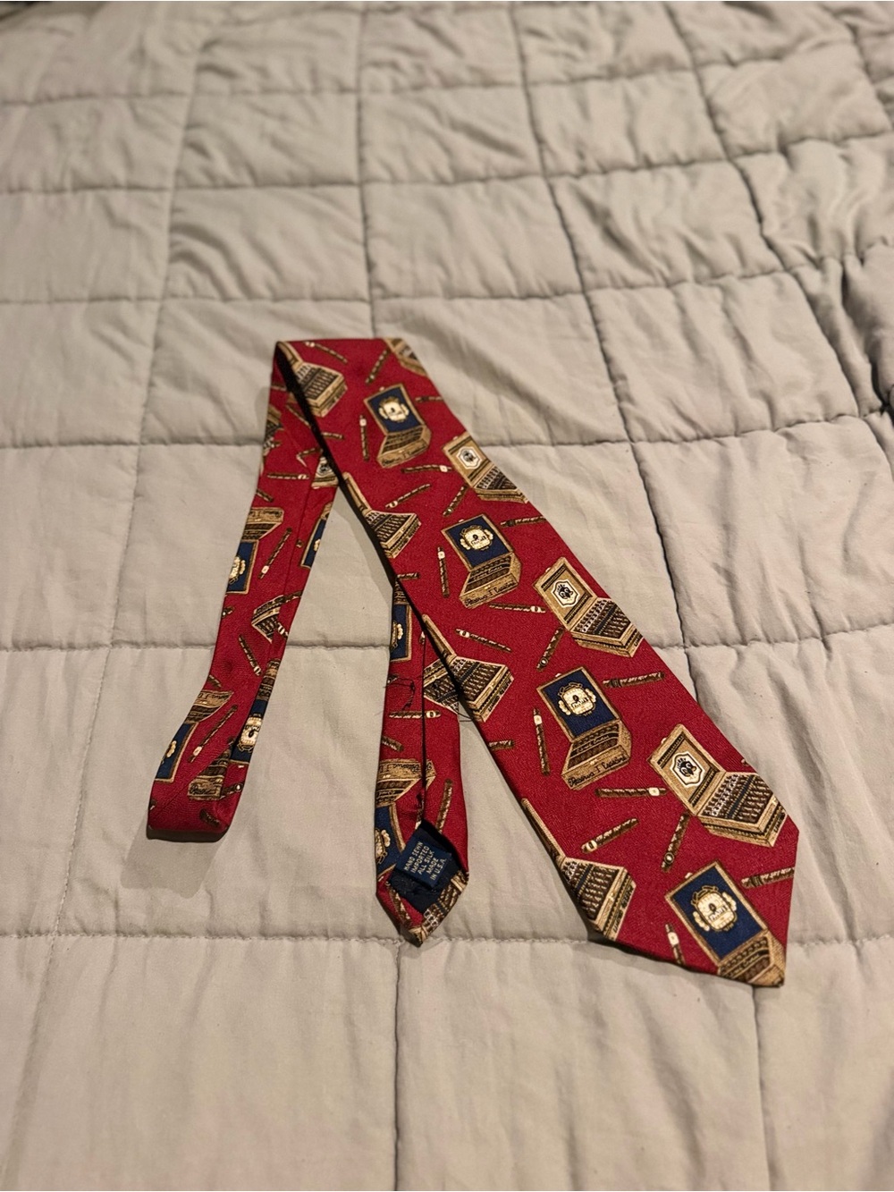 Vintage-Inspired Red Novelty Laptop & Pencil Print Men's Tie